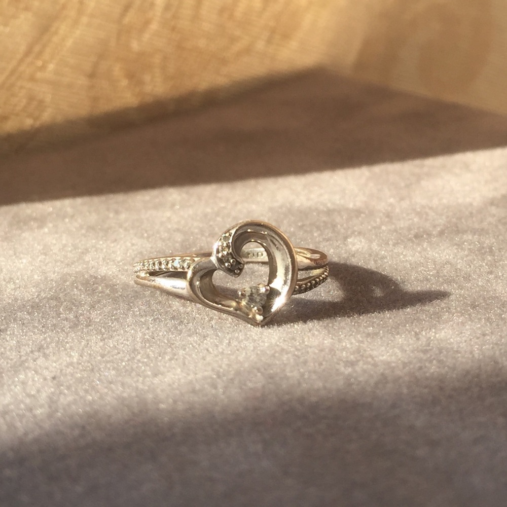 10k White Gold Diamond ring